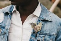 a cool relaxed groom’s outfit with a white shirt, a blue denim jacket with a boutonniere and a brown hat is great for the fall