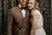 01 This beautiful couple got married after ten years of relationship, and they opted for a rustic boho wedding