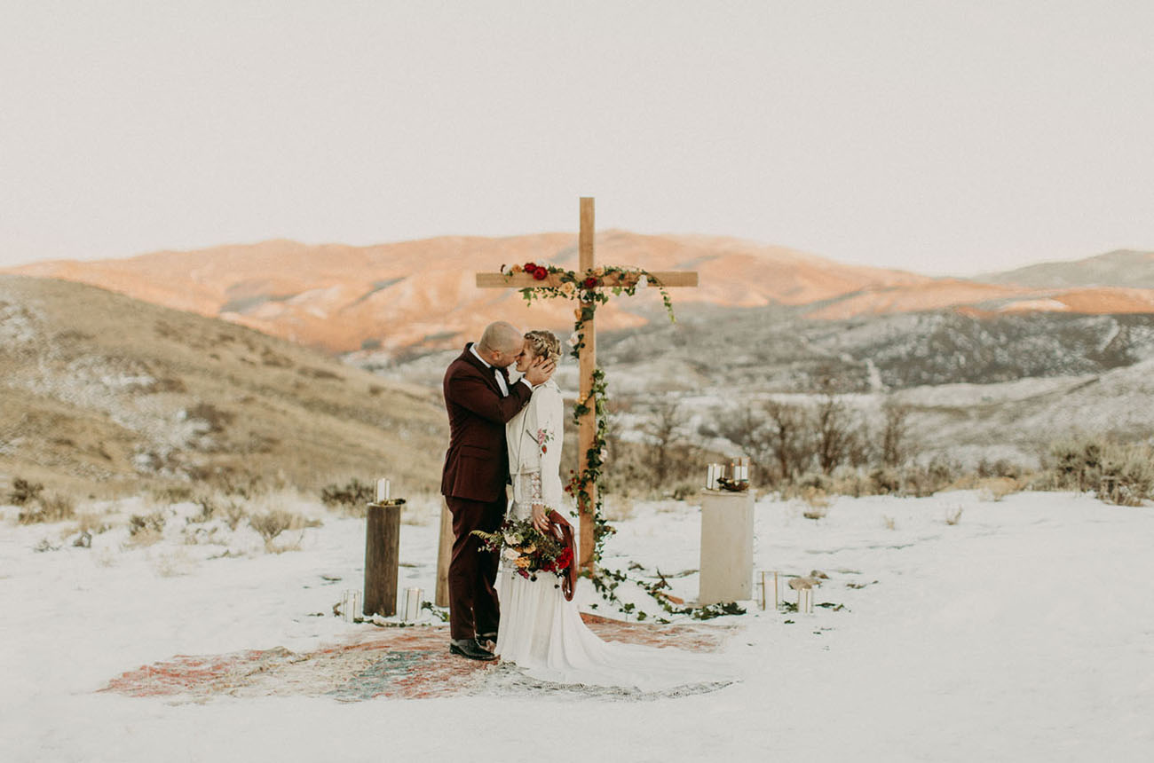 This wedding on a snowy mountaintop was inspired by boho chic, wild theme and deep love between the two people
