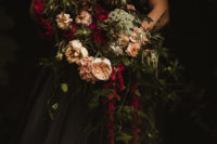 03 She carried a fantastic bouquet with fuchsia and blush touches