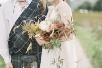 03 The groom opted for a white shirt with lacing and a traditional kilt
