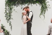 06 a hanging lush greenery decoration as a wedding backdrop – what can be cooler