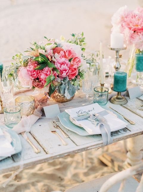 a chic light blue and gold table setting with turquoise and hot pink accents