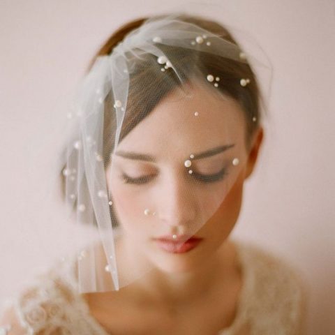 a short pleated pearl wedding veil is a chic idea for every bride who wants a vintage feel