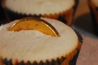 20 cupcakes with gold coin (edible, of course) are a nice idea for a pirate wedding