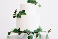 21 an elegant white cake with some foliage is ideal for a minimalist spring wedding