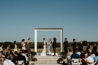 01 This minimalist wedding was spruced up with glam and country chic touches