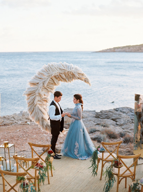 This wedding editorial took place in Greece, right on the sea shore and was inspired by fairytales and folk tales