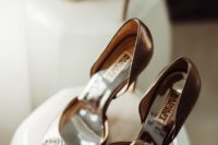 02 The bride was wearing metallic wedding shoes with heavy embellishments