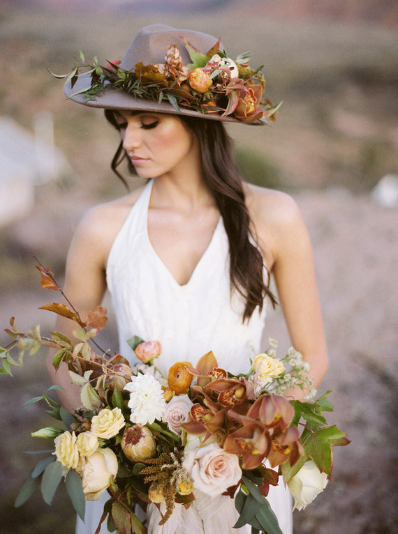 Her hat was matching the bridal bouquet with leaves and blooms of earthy colors inspried by late summer and fall