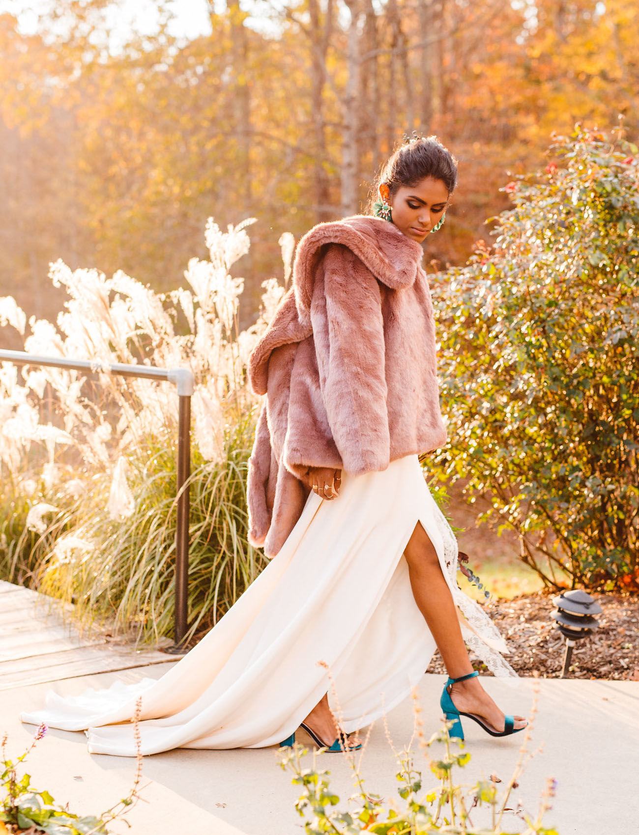 The bride covered up with a mauve faux fur jacket to feel warm