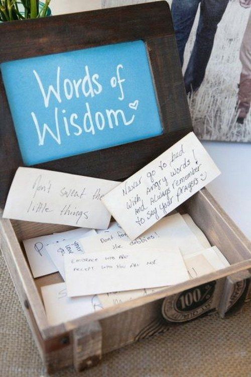 a rustic wooden box with cards to leave some ideas is a great option for a bridal shower