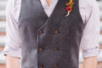 23 grey pants and a vest plus a light grey shirt, a chain and a colorful floral boutonniere