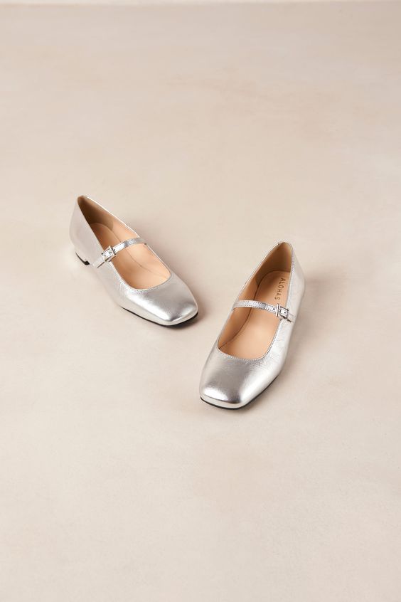 super glam silver square toe Mary Jane wedding flat shoes can be worn with any other outfit, too