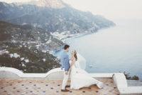 01 This beautiful outdoor wedding was a destination one on the Amalfi coast, with a glam touch