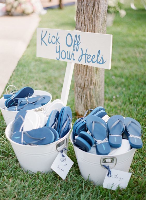 flip-flops are a perfect favor for a beach or just barefoot wedding, your guests will be very grateful