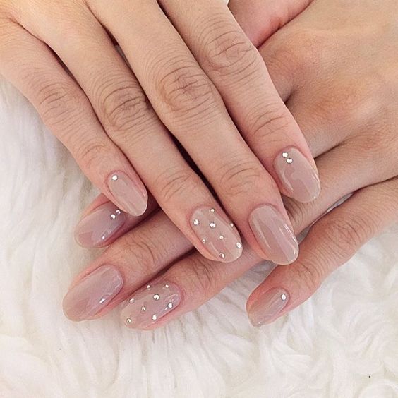 nude nails with little rhinestones look very cute and glam and will fit many bridal styles