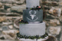 09 The wedding cake was a concrete one, in the shades of grey, with a deer head painted on one tier