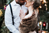 10 The bride covered up with a faux fur stole for comfort and more boho feel