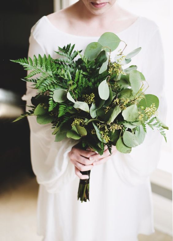 a chic fern and eucalyptus bouquet for a tender and romantic bride