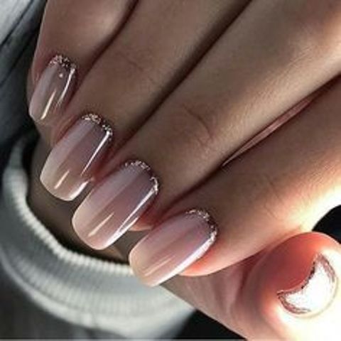nude nails with a touch of rose glitter for a chic and glam feel at the wedding