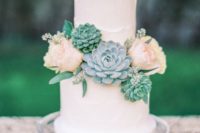24 a buttercream wedding cake with neutral blooms and several blooms for decor