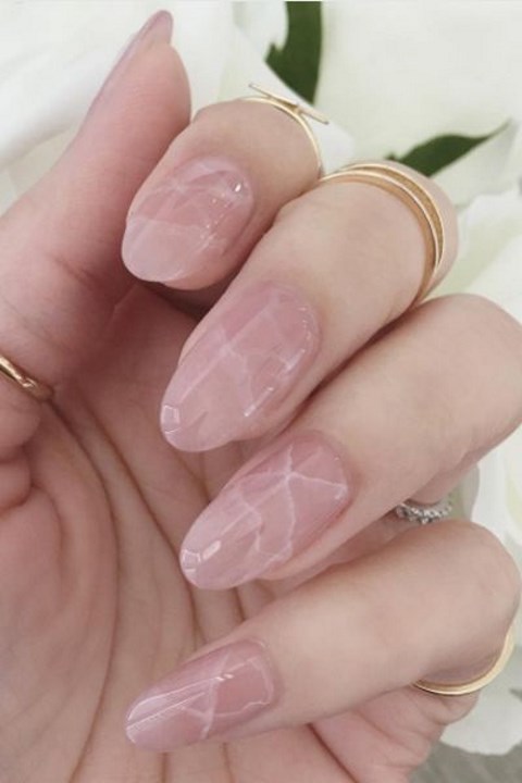 pink marble manicure is a great idea to rock at the wedding, it's a very fresh and trendy option