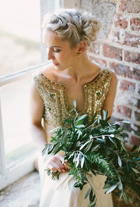 if you are getting married in Tuscany, why not include olive branches into your wedding bouquet
