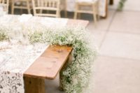 28 baby’s breath table runners for a cozy rustic or vintage feel at the wedding