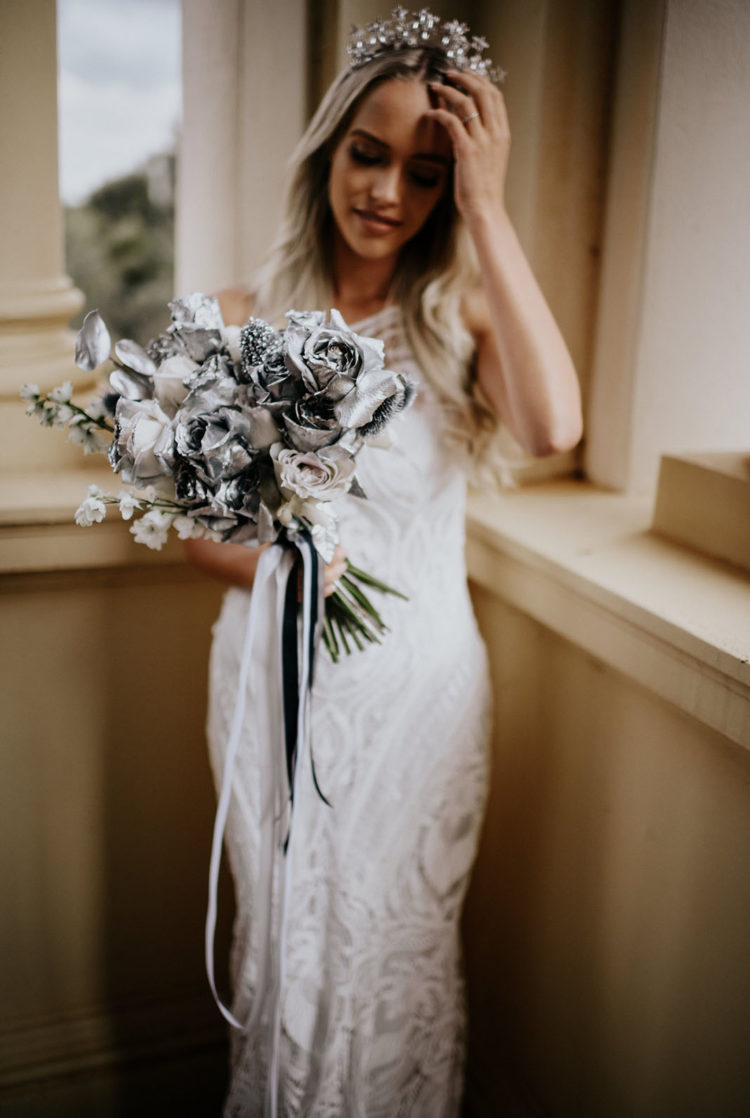 Look at this creative and unique spray painted bridal bouquet, isn't it wow
