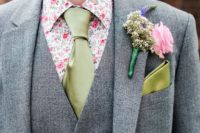 04 a grey three-piece suit, a green tie, a bold floral shirt for a quirky groom’s look