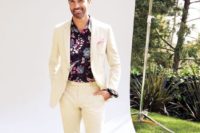 06 a creamy suit, a dark floral shirt and black espadrilles for a refined summer groom look