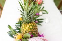 13 tropical greenery, king proteas, pineapples for forming a creative tropical table runner