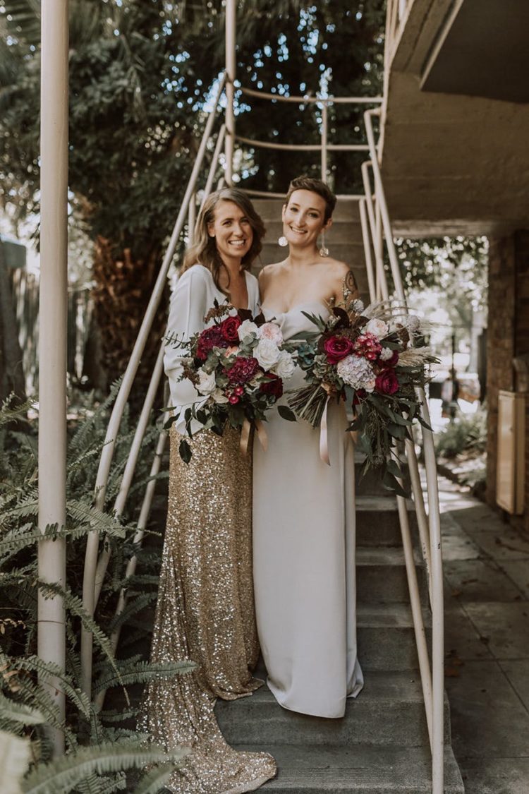 These beautiful brides organized a very simple and stylish wedding filled with love and spruce dup with glitter