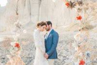 01 This amazing beach wedding editorial was done in non-typical colors like coral and cream with touches of blue