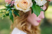07 an oversized floral crown with roses and much greenery for a midsummer boho bride