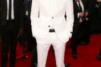 09 a wow look with a white suit, a white shirt, white shoes, a black belt and buttons
