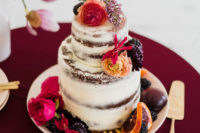 11 The wedding cake was a naked one, with fresh blooms and fruits that were bold touches