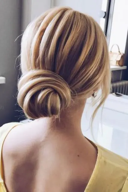a low large bun, much volume and some bangs is a timeless option