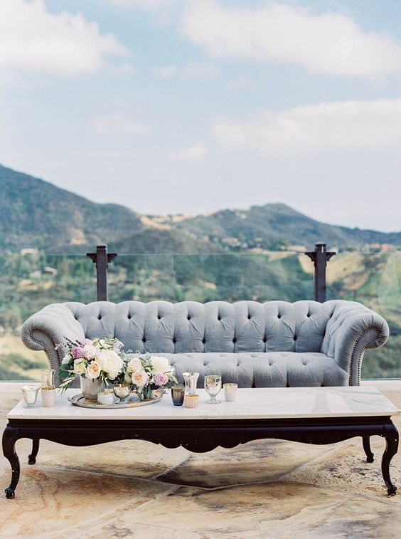 a keep it neutral and let the landscape speak for itself - who needs decor with such views