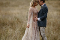 25 all-sparkling embellished wedding dress with a V-neckline, a train and a nude underdress