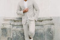 a casual groom’s look with a grey linen suit, a white t-shirt, white sneakers is a great idea for a hot day wedding