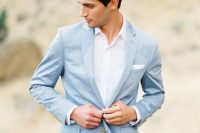 a minimal coastal groom’s look with a white shirt, a pale blue suit is a cool and stylish idea to rock