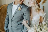 a modern groom’s look with a grey pantsuit, a white shirt, a dried flower boutonniere – you won’t need more