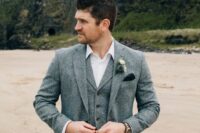 a simple and cool groom’s look with a grey three-piece pantsuit, a white shirt and a white boutonniere