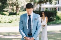 a simple spring or summer groom’s look with a light blue suit, a white shirt, a navy tie is all you need to look chic and elegant
