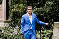 an eye-catchy groom’s look with a bold blue suit, a white shirt, brown loafers is a super cool and stylish idea