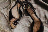 02 amazing black velvet heels with embellished stars and a moon for a celestial wedding