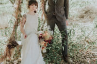03 The groom was rocking a grey tweed suit, a grey shirt and a bolo tie for a vitnage boho look