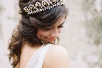 04 a catchy bridal tiara with pearls and rhinestones is sure to add a sophisticated feel to your look